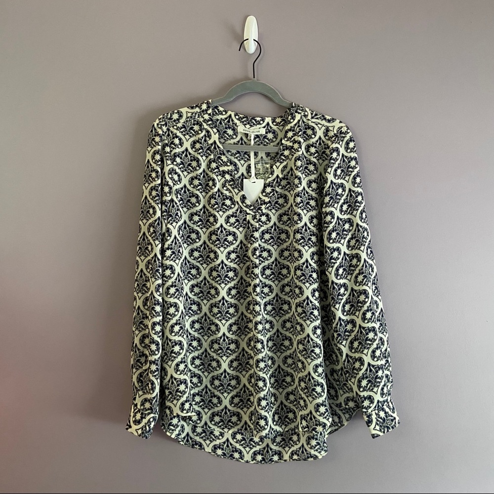 Rose + Olive Navy/White Printed Buffon Sleeve Top